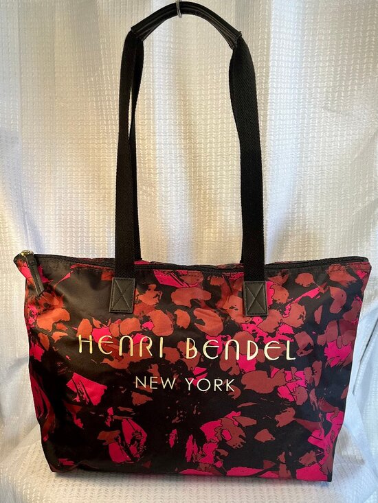 henri bendel Handbags - Henri Bendel New York Pink Camo Tote Bag